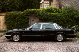 Jaguar XJ (X308) by Vitali Adutskevich on Unsplash.com